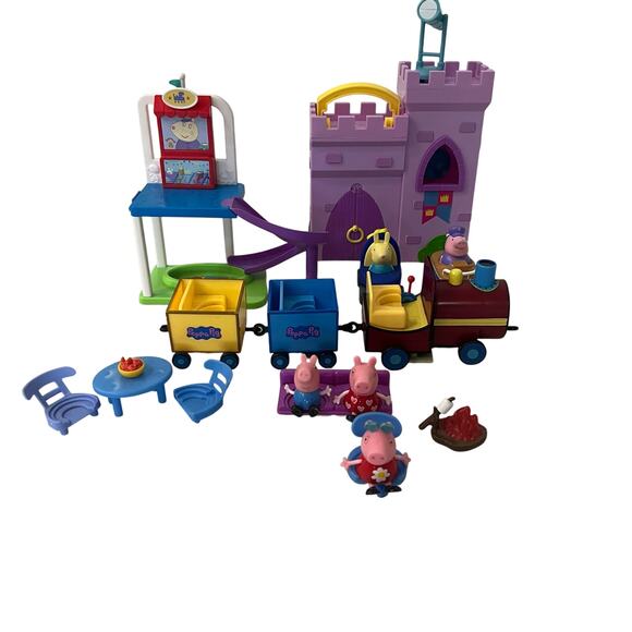 Peppa Pig Action Figures With Princess Fort, Train And House Accessories - Picture 1 of 6